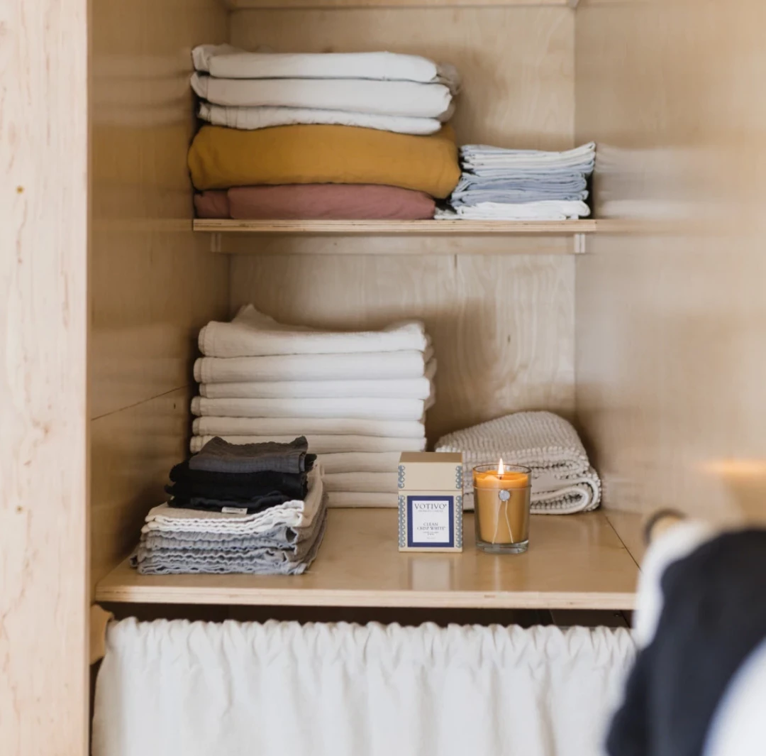 Votivo Aromatic Candle-Clean Crisp White Home 7 Votivo Aromatic Candle-Clean Crisp White Home