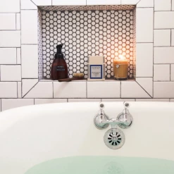 Votivo Aromatic Candle-Smoked Wood & Amber Home